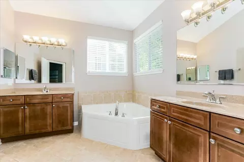 Bath - 130 Regency Dr, Bartlett, IL 60103 photo 2 of 6