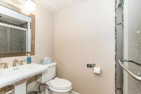 Bath - 130 Regency Dr, Bartlett, IL 60103 photo 5 of 6