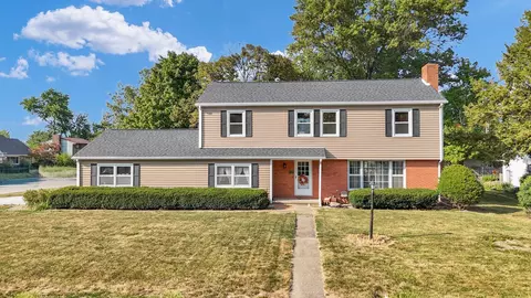 110 Holiday Dr, Tuscola, IL 61953