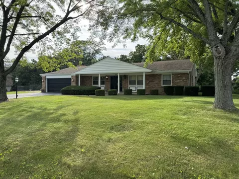 2556 E 269th Rd, Peru, IL 61354
