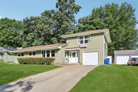 114 Joanne Ln, Dekalb, IL 60115