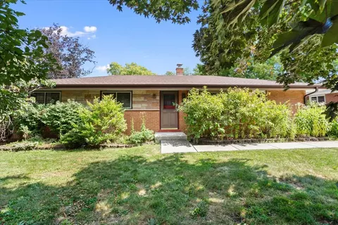 147 S Rohlwing Rd, Palatine, IL 60074