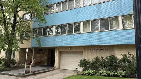 737 Ridge Ave #2E, Evanston, IL 60202