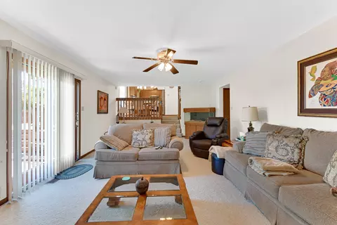 Living - 433 Wheatfield Rd, Matteson, IL 60443 photo 3 of 3