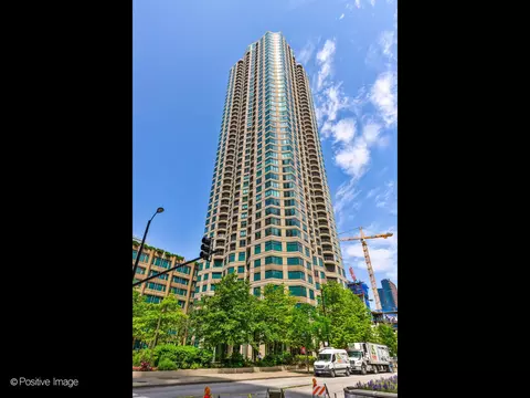 400 N Lasalle Dr #1611, Chicago, IL 60654