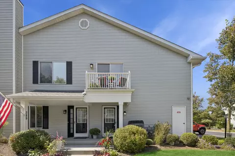 383 Coventry Ct #4, Clarendon Hills, IL 60514