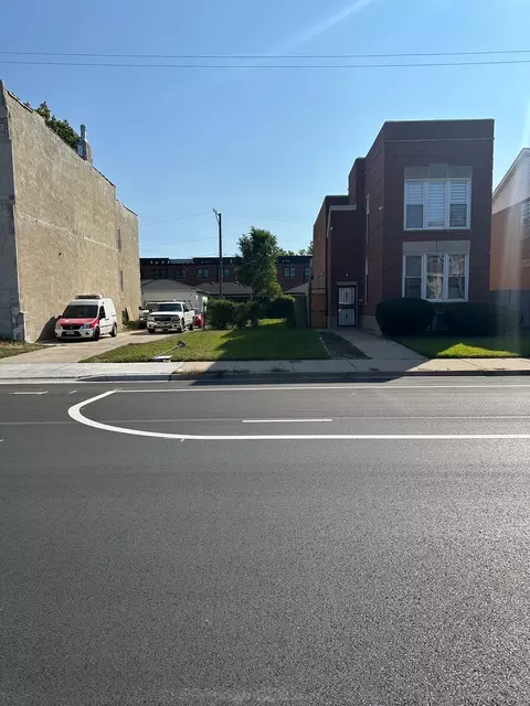 3333 S Indiana Ave, Chicago, IL 60616