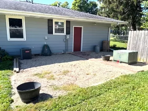 Exterior - 411 Park Ct Ln, Morrison, IL 61270 photo 3 of 4