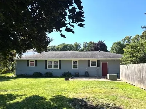 Exterior - 411 Park Ct Ln, Morrison, IL 61270 photo 2 of 4