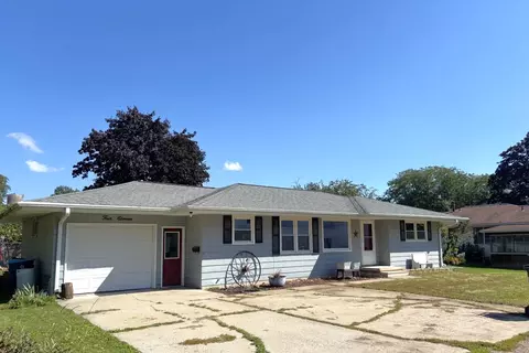 411 Park Ct Ln, Morrison, IL 61270