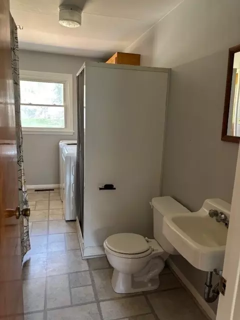 Bath - 411 Park Ct Ln, Morrison, IL 61270 photo 3 of 3
