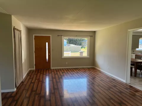 Living - 411 Park Ct Ln, Morrison, IL 61270 photo 1 of 2