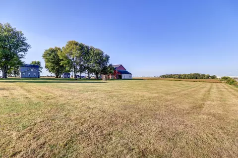 Exterior - 1641 Red Brick Rd, Dixon, IL 61021 photo 9 of 10