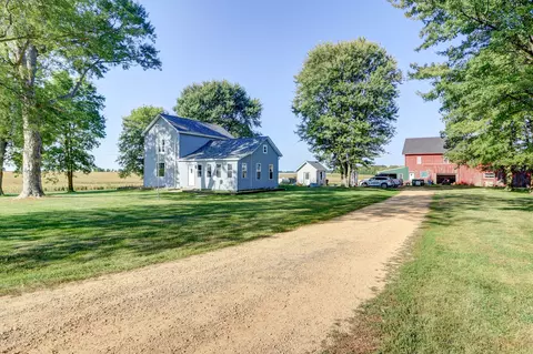 Exterior - 1641 Red Brick Rd, Dixon, IL 61021 photo 2 of 10
