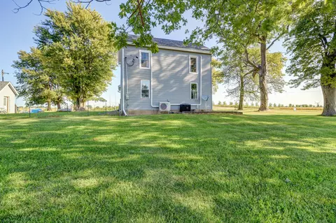 Exterior - 1641 Red Brick Rd, Dixon, IL 61021 photo 7 of 10
