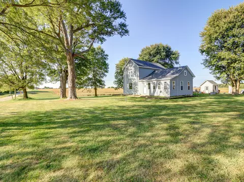 Exterior - 1641 Red Brick Rd, Dixon, IL 61021 photo 3 of 10