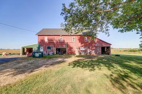 Exterior - 1641 Red Brick Rd, Dixon, IL 61021 photo 8 of 10