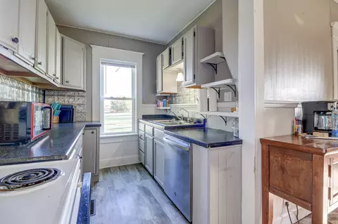 Kitchen - 1641 Red Brick Rd, Dixon, IL 61021 photo 2 of 2