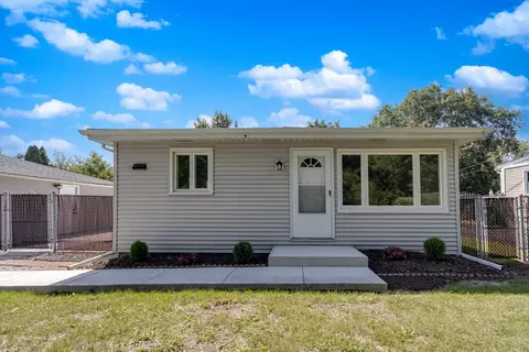 2605 Maple Ave, Downers Grove, IL 60515