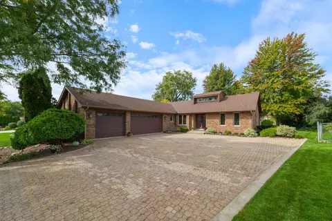 8408 Willow West Dr, Willow Springs, IL 60480