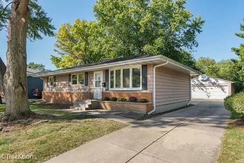 756 N Edgelawn Dr, Aurora, IL 60506