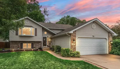 263 Hillcrest Ave, Hobart, IN 46342