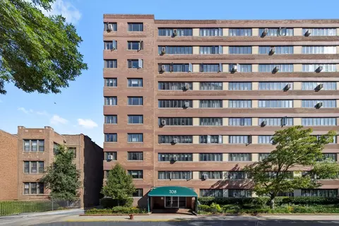 708 W Bittersweet Pl #111, Chicago, IL 60613