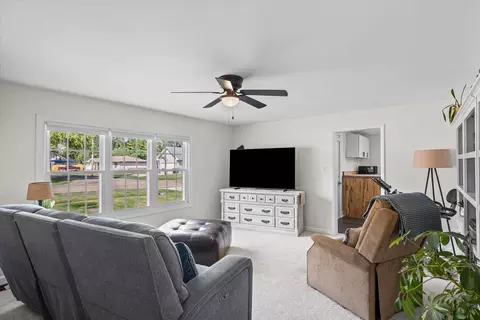 Living - 28 Ash St, Weldon, IL 61882 photo 1 of 3