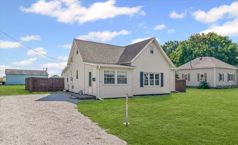 Exterior - 28 Ash St, Weldon, IL 61882 photo 2 of 6
