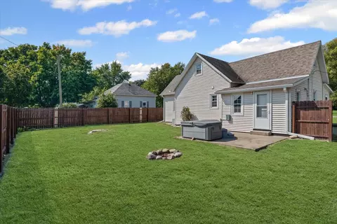 Exterior - 28 Ash St, Weldon, IL 61882 photo 4 of 6