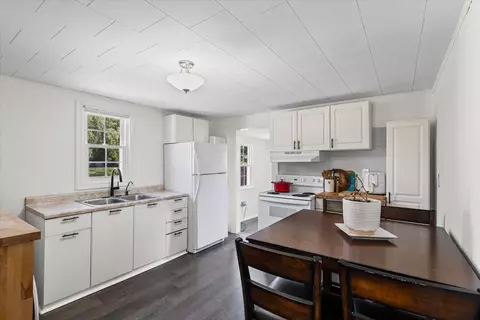 Kitchen - 28 Ash St, Weldon, IL 61882 photo 1 of 2