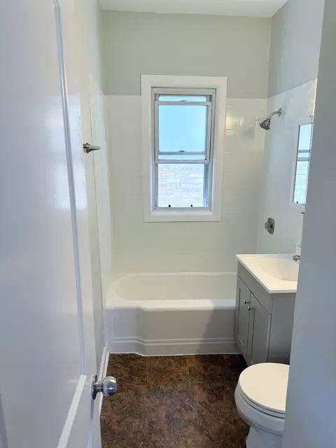 Bath - 7535 W 58th Pl, Summit, IL 60501 photo 1 of 4
