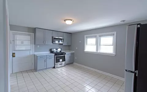 Kitchen - 7535 W 58th Pl, Summit, IL 60501 photo 4 of 7