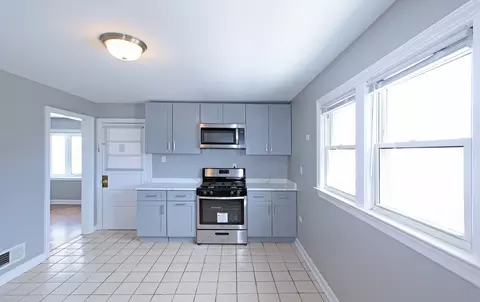 Kitchen - 7535 W 58th Pl, Summit, IL 60501 photo 5 of 7