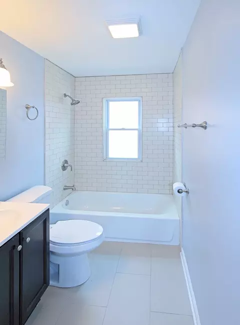 Bath - 7535 W 58th Pl, Summit, IL 60501 photo 3 of 4