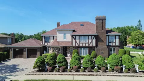818 Brentwood Dr, Bensenville, IL 60106