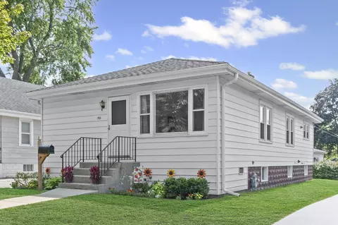 713 W Pacific Ave, Waukegan, IL 60085