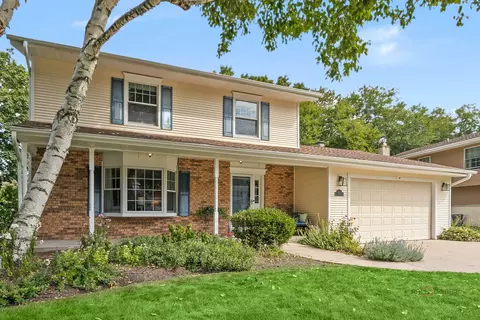 212 Londonderry Ct, Mundelein, IL 60060