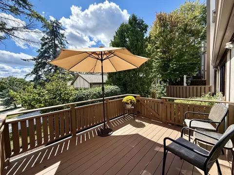 Exterior - 1118 Oakview Dr, Wheaton, IL 60187 photo 7 of 13