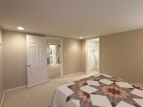 Bedroom - 1118 Oakview Dr, Wheaton, IL 60187 photo 5 of 5