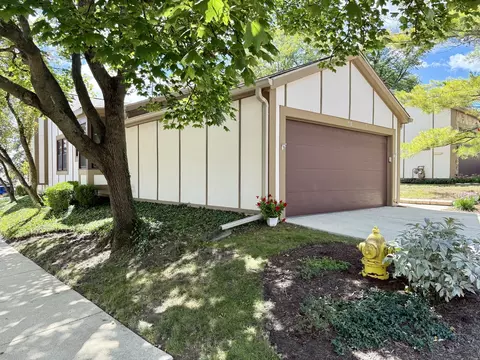 Other - 1118 Oakview Dr, Wheaton, IL 60187 photo 1 of 9