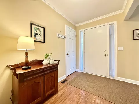 Entry Way - 1118 Oakview Dr, Wheaton, IL 60187 photo 1 of 1