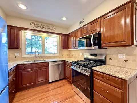 Kitchen - 1118 Oakview Dr, Wheaton, IL 60187 photo 1 of 3