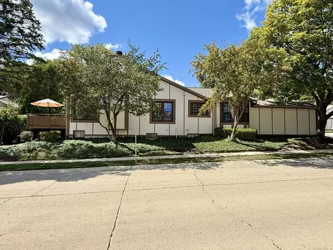 Exterior - 1118 Oakview Dr, Wheaton, IL 60187 photo 10 of 13