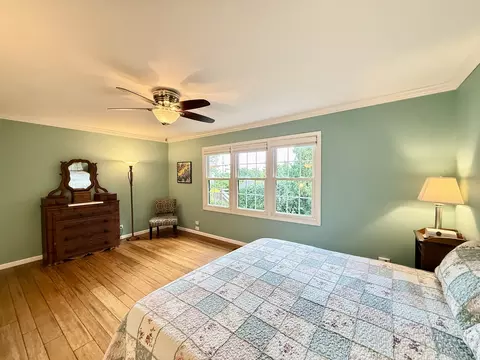 Bedroom - 1118 Oakview Dr, Wheaton, IL 60187 photo 2 of 5