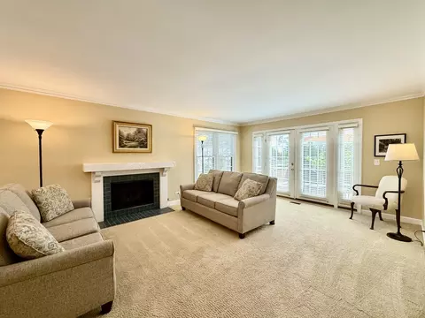 Living - 1118 Oakview Dr, Wheaton, IL 60187 photo 3 of 9