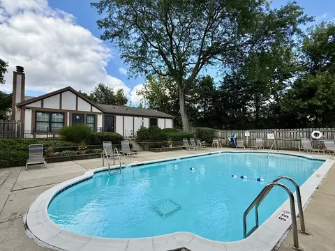 Exterior - 1118 Oakview Dr, Wheaton, IL 60187 photo 13 of 13