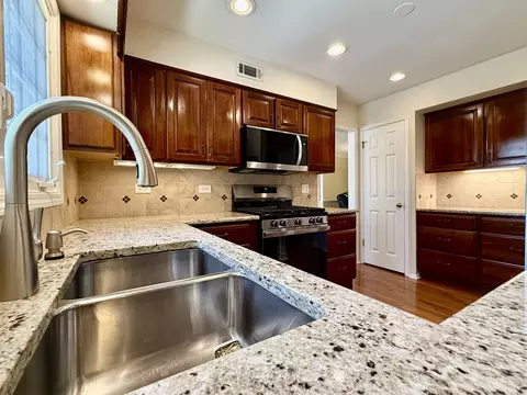 Kitchen - 1118 Oakview Dr, Wheaton, IL 60187 photo 3 of 3