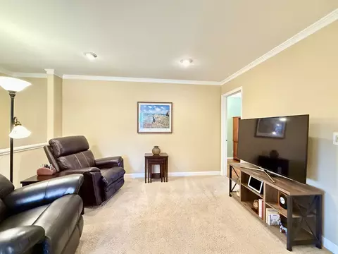 Living - 1118 Oakview Dr, Wheaton, IL 60187 photo 7 of 9