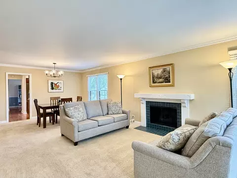 Living - 1118 Oakview Dr, Wheaton, IL 60187 photo 1 of 9